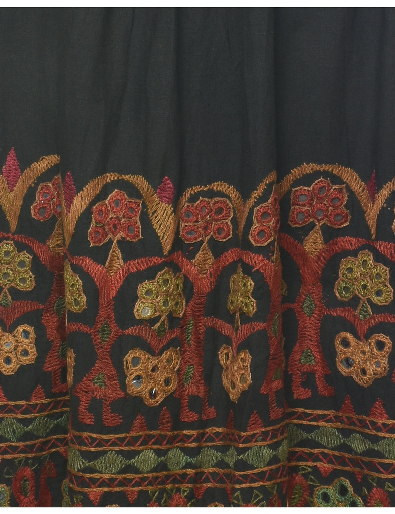 Embroidered Pleated Skirt - M