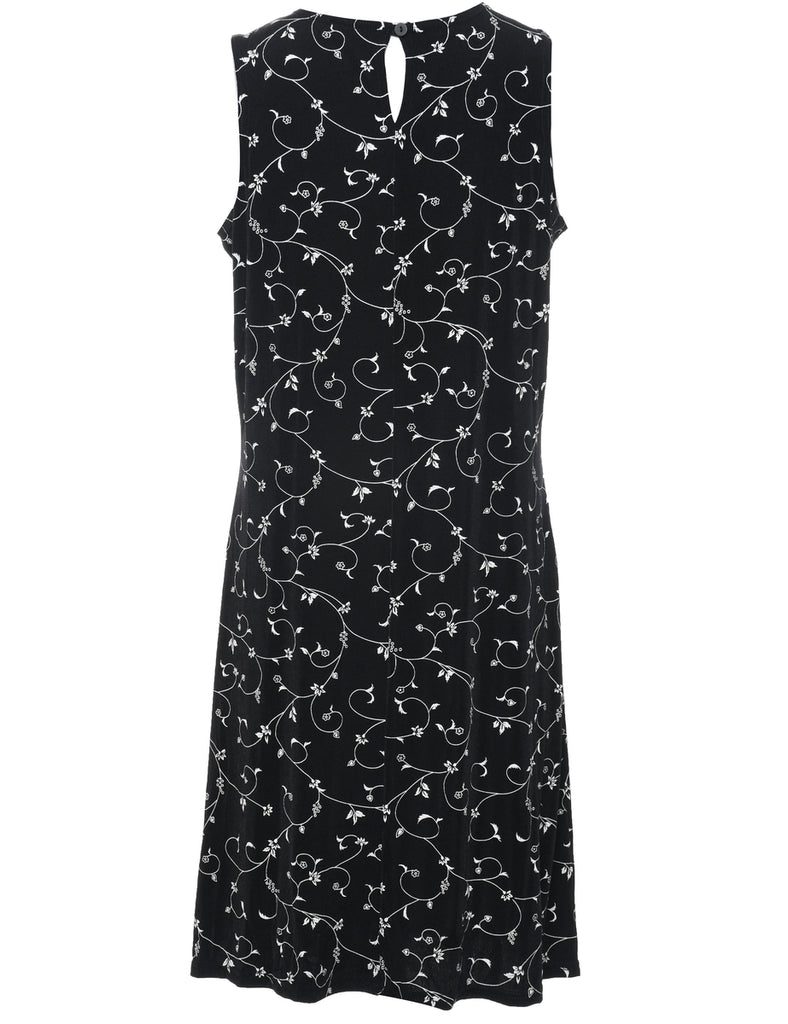 Sleeveless Black Dress - M