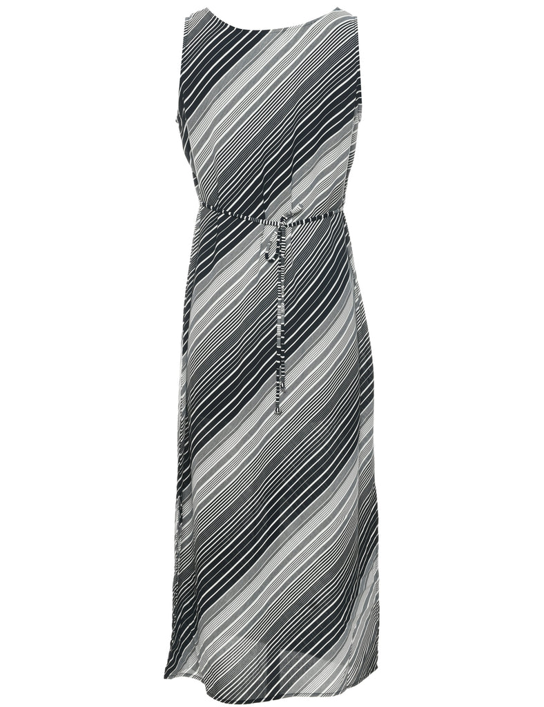 Sleeveless Dress - M