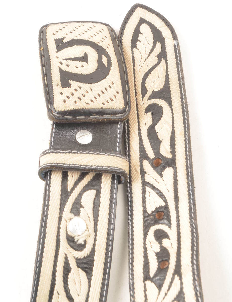 https://www.beyondretro.com/cdn/shop/products/beyond-retro-label-mens-patterned-belt-3-E00920182.jpg?v=1684011885
