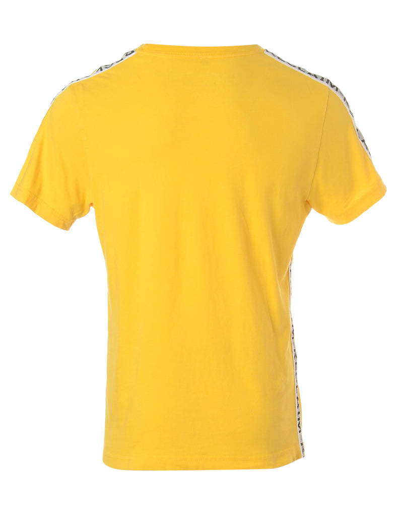 Beyond Retro Label Label Kourt Side Tape T-Shirt
